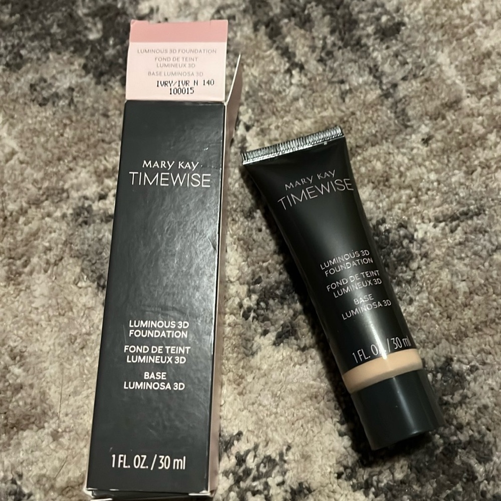 Mary Kay Luminous 3D foundation